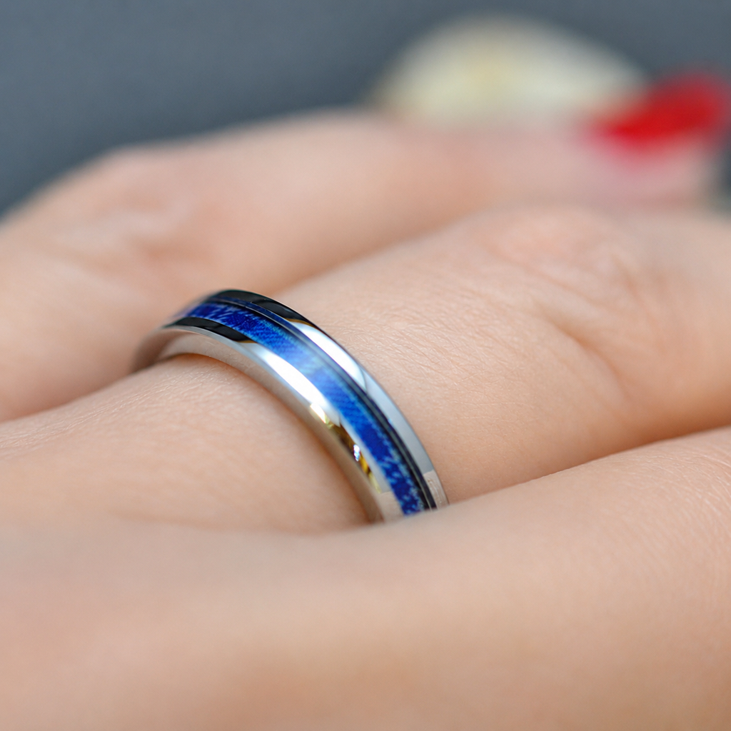Citadel tartan slim ring on a lady's hand